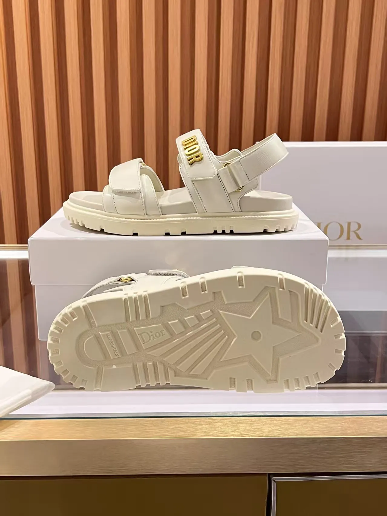 👟👟Ex-factory price 480👟👟 Dior classic popular sandals Step into the fashion territory of Dior slippers and encounter the ultimate fusion of elegance and comfort. The upper is engraved with the Christian Dior Paris logo using exquisite embroidery technology. The delicate stitching tells the brand's profound heritage and is fully recognizable.   Made of high-quality materials, it feels soft and fits your feet, as if it is a gentle care tailor-made for your feet. The sole is carefully designed and engraved with Christian Dior's lucky star symbol. It is not only a beautiful embellishment, but also provides reliable grip, making every step steady and secure.   It has a simple design and is easy to put on and take off. Whether it is a lazy weekend or a pleasant vacation, it can be easily adapted. Whether paired with casual shorts, casual jeans, or an elegant dress, Dior slippers can instantly enhance the overall style and show a casual fashion attitude.   Dior slippers, in the name of fashion, inject luxurious charm into your life and accompany you with every step you take with confidence and elegance. Material: Fine genuine cowhide upper, outsole, TPR, non-slip and wear-resistant, code number: 35-41 (42 customized)